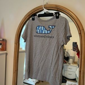 Vineyard vines blue design top